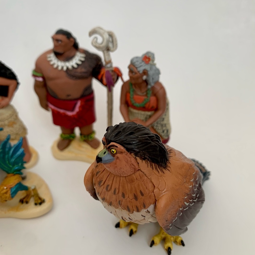 Disney Moana Action Figure Set - Brown, Tan, White, Black, Blue, Pink - Picture 4 of 8